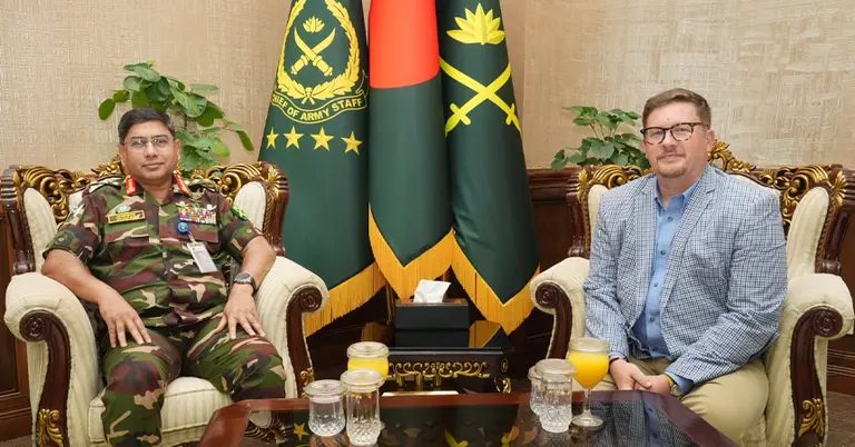 সেনাপ্রধানের সঙ্গে মাইকেল রেমবোল্ড